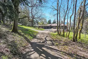 201 NW Country Place Road, White Salmon, WA 98672 - Photo 4