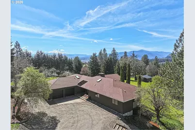 201 NW Country Place Rd, White Salmon, WA 98672 - Photo 2