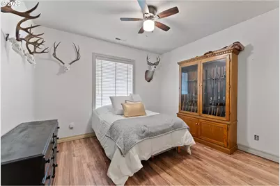 2402 NW Canterbury Dr, Roseburg, OR 97471 - Photo 28