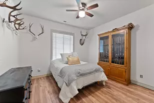 2402 NW Canterbury Dr, Roseburg, OR 97471 - Photo 28