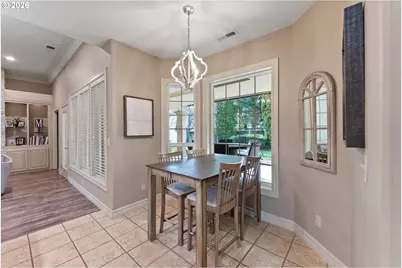 2402 NW Canterbury Dr, Roseburg, OR 97471 - Photo 8