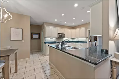 2402 NW Canterbury Dr, Roseburg, OR 97471 - Photo 6