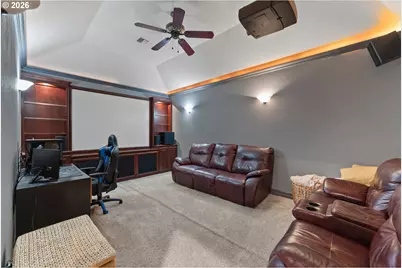 2402 NW Canterbury Dr, Roseburg, OR 97471 - Photo 30