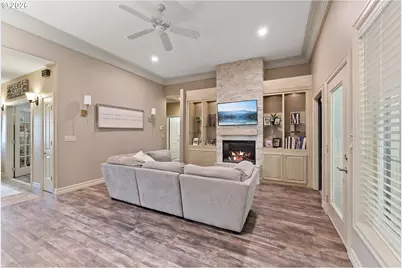 2402 NW Canterbury Dr, Roseburg, OR 97471 - Photo 10