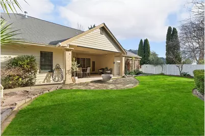 2402 NW Canterbury Dr, Roseburg, OR 97471 - Photo 34