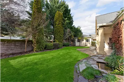 2402 NW Canterbury Dr, Roseburg, OR 97471 - Photo 38