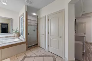 2402 NW Canterbury Dr, Roseburg, OR 97471 - Photo 20