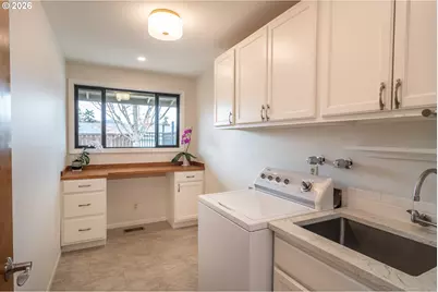 1754 NW Utah Dr, Roseburg, OR 97471 - Photo 28