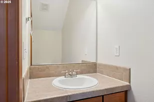 17209 SE Stephens St, Portland, OR 97233 - Photo 8
