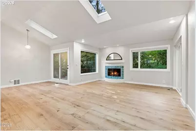 194 SW The Pines Dr, Depoe Bay, OR 97341 - Photo 4