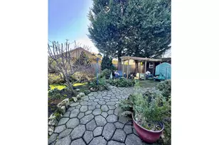 1256 Frogs Leap Ln, Eugene, OR 97404 - Photo 38