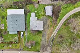 593 NW Sweetbrier Ave, Roseburg, OR 97471 - Photo 8