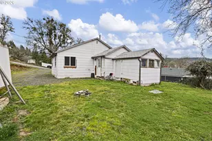 593 NW Sweetbrier Ave, Roseburg, OR 97471 - Photo 40