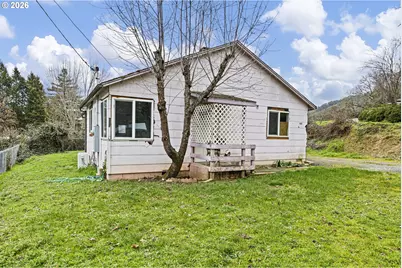 593 NW Sweetbrier Ave, Roseburg, OR 97471 - Photo 34