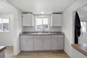 593 NW Sweetbrier Ave, Roseburg, OR 97471 - Photo 16