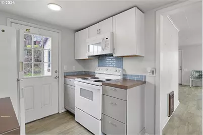 593 NW Sweetbrier Ave, Roseburg, OR 97471 - Photo 18