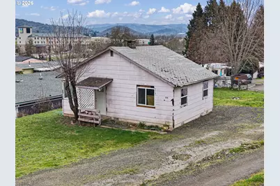 593 NW Sweetbrier Ave, Roseburg, OR 97471 - Photo 4