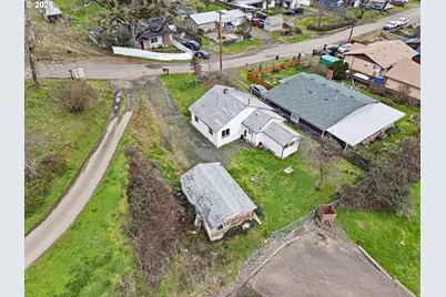 593 NW Sweetbrier Ave, Roseburg, OR 97471 - Photo 46