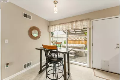 2209 NE 108th Ave, Portland, OR 97220 - Photo 8