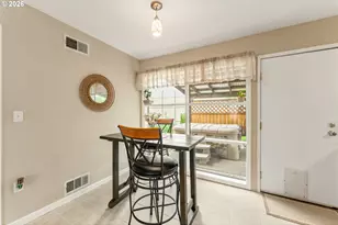 2209 NE 108th Ave, Portland, OR 97220 - Photo 8
