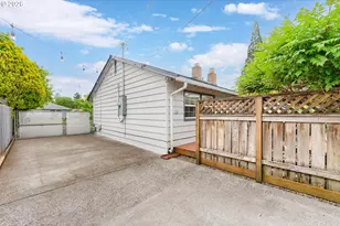 2209 NE 108th Ave, Portland, OR 97220 - Photo 26