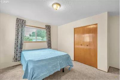 943 Oregon Way, Woodburn, OR 97071 - Photo 22