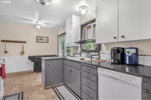 943 Oregon Way, Woodburn, OR 97071 - Photo 10