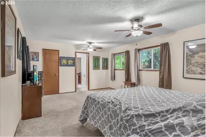 943 Oregon Way, Woodburn, OR 97071 - Photo 14
