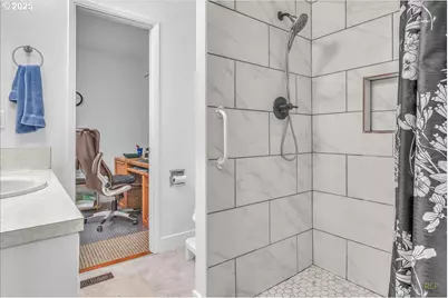 943 Oregon Way, Woodburn, OR 97071 - Photo 18