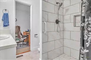 943 Oregon Way, Woodburn, OR 97071 - Photo 18