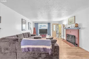 943 Oregon Way, Woodburn, OR 97071 - Photo 4