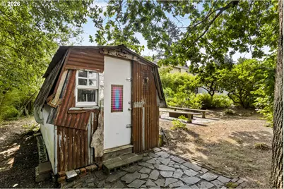 5747 NE Ainsworth St, Portland, OR 97218 - Photo 30