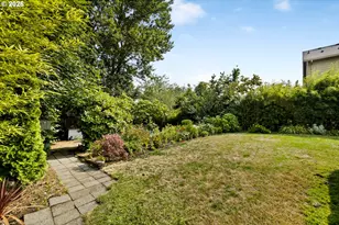 5747 NE Ainsworth St, Portland, OR 97218 - Photo 28