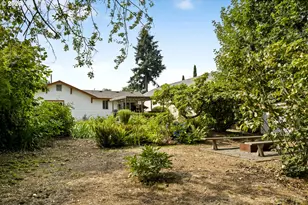 5747 NE Ainsworth St, Portland, OR 97218 - Photo 32