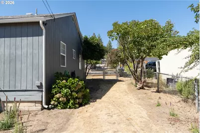 526 W Second Ave, Sutherlin, OR 97479 - Photo 20