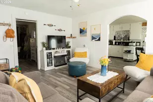 526 W second Ave, Sutherlin, OR 97479 - Photo 6