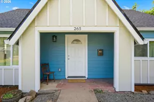 265 N 2nd St, Saint Helens, OR 97051 - Photo 2