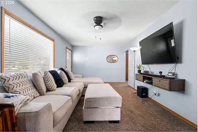 803 W Tamarack Ave, Hermiston, OR 97838 - Photo 2