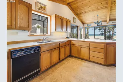 1080 SW Norwood Dr, Waldport, OR 97394 - Photo 10