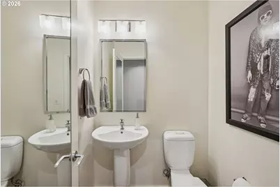 1025 NW Couch St #717, Portland, OR 97209 - Photo 32