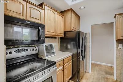 630 SE 134th Ave, Portland, OR 97233 - Photo 8