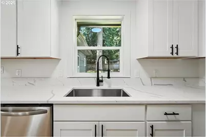 841 NE 113th Ave, Portland, OR 97220 - Photo 12
