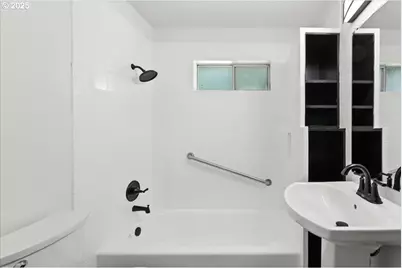 841 NE 113th Ave, Portland, OR 97220 - Photo 16