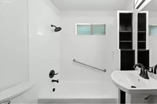 841 NE 113th Ave, Portland, OR 97220 - Photo 16