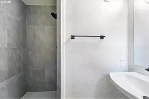 841 NE 113th Ave, Portland, OR 97220 - Photo 24