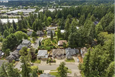 16867 Wight Ln, Lake Oswego, OR 97035 - Photo 2