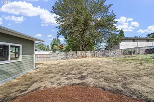 1723 S 6th St, Cottage Grove, OR 97424 - Photo 10