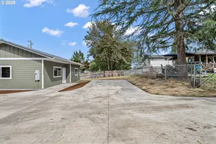 1723 S 6th St, Cottage Grove, OR 97424 - Photo 2