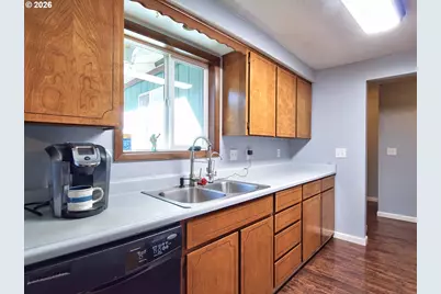 211 NE Kingwood St, McMinnville, OR 97128 - Photo 6