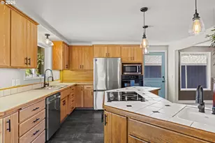 1617 Oak St, North Bend, OR 97459 - Photo 10